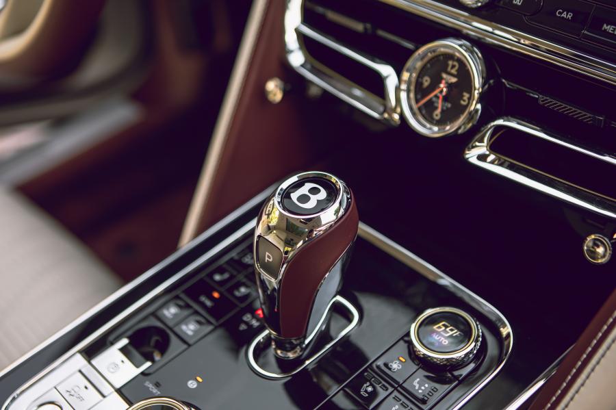 Детали интерьера Bentley Flying Spur First Edition 2019 года  (NA) (фото 22 из 40)